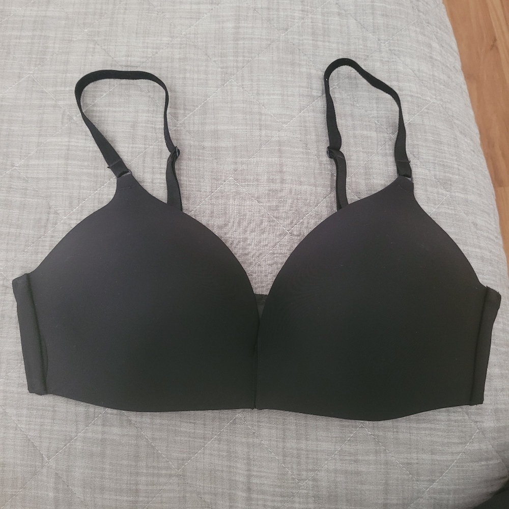 VICTORIA'S SECRET BLACK BRA